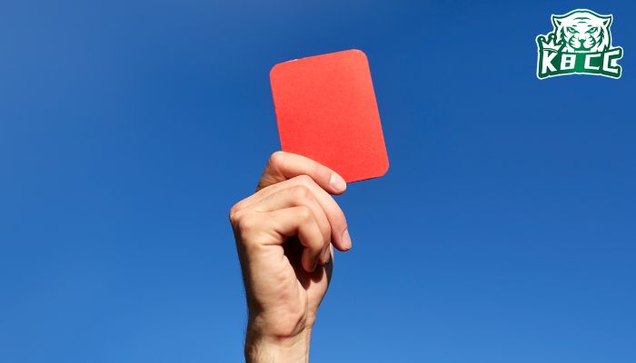 Thẻ đỏ trong bóng đá là gì?