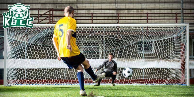 Phạt luân lưu là một hình thức thi đấu được áp dụng trong bóng đá