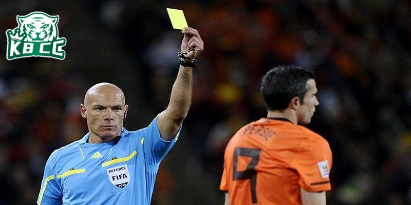 Có nhiều tình huống có thể dẫn đến tấm thẻ vàng